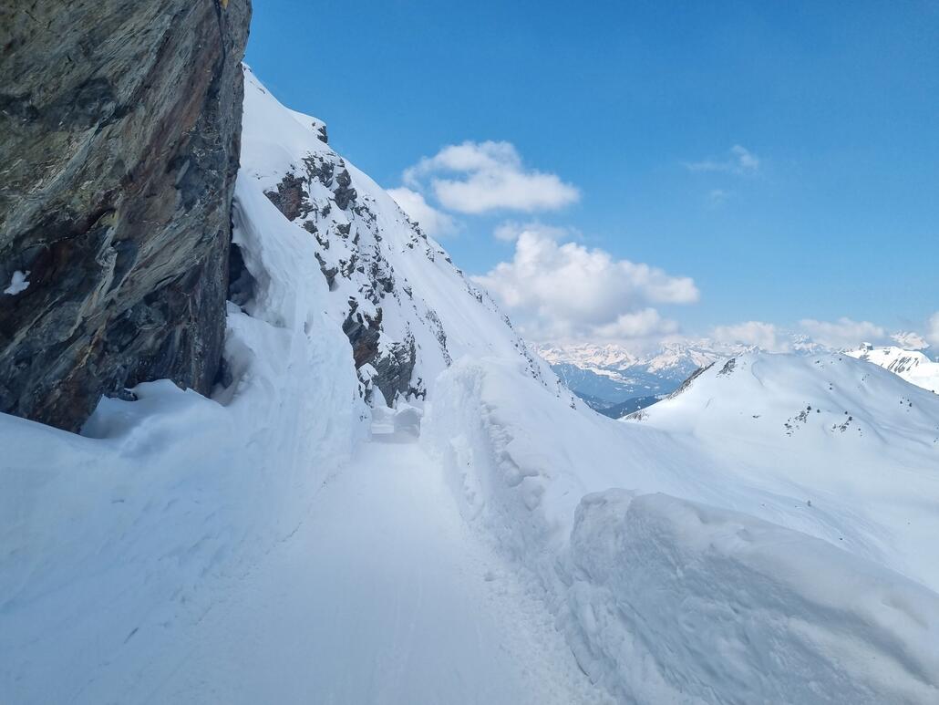 Um kurz vor 12 dann über Vallon d'arbi nach La Tzozmaz. 1300 Höhenmeter Route - anstrengend!