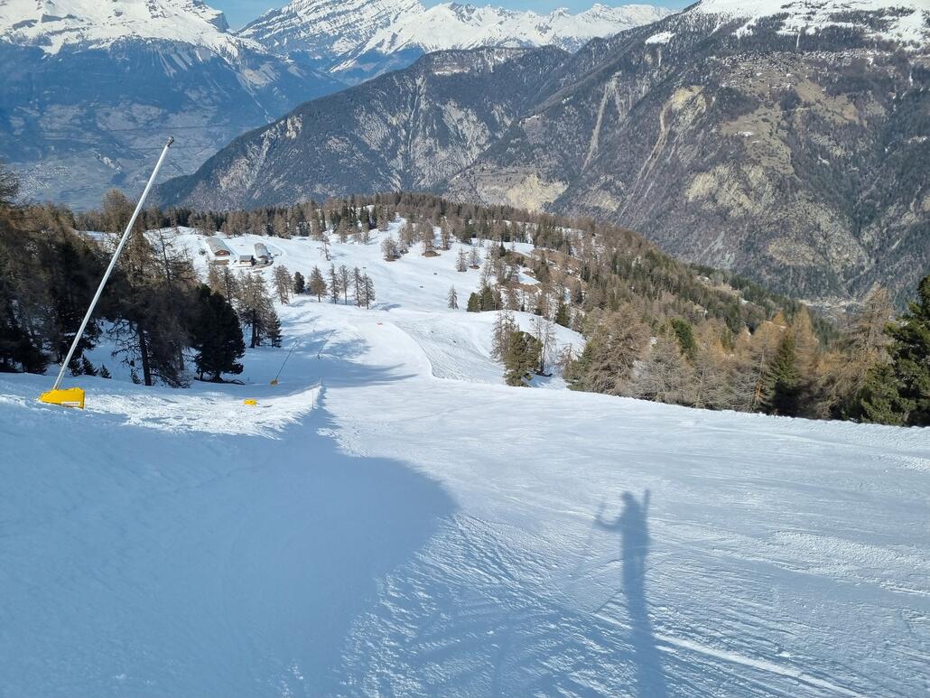 Schwarze am Tracuit dafür schon blankgefahren. Hier wäre es bei 5 Grad mehr wahrscheinlich spassiger