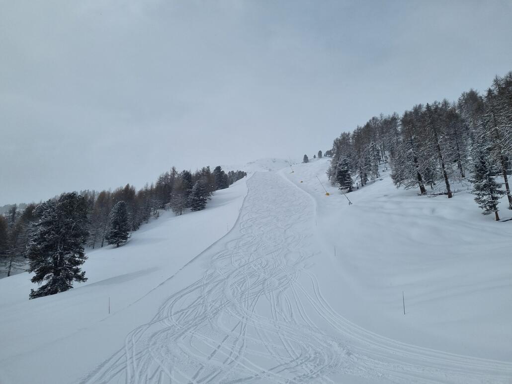 Die schwarze morgens ebenfalls toll, hier auf dem Bild nach den ersten ~20-30 Abfahrten zerstört.<br />3 waren von mir. ^^