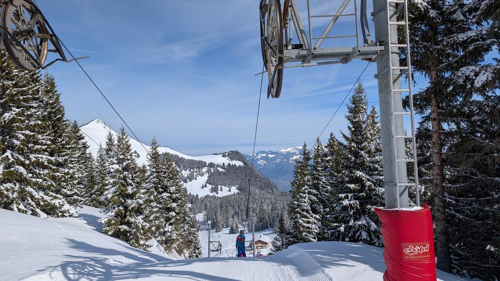 Die anderen kleinen Schlepplifte sind ja alle gemütlich, dieser lange Chalet Neuf Lift könnte aber gerne eine Sesselbahn sein