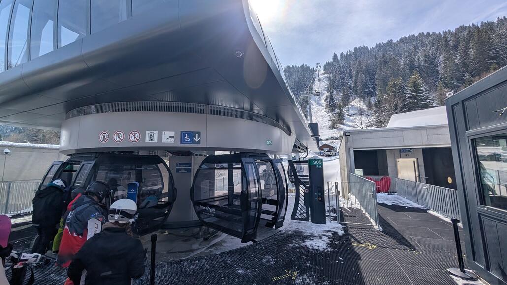 Moderne für mich neue Gondelbahn, letztes Mal gab's noch den Gartenstuhl Dreier Sessel