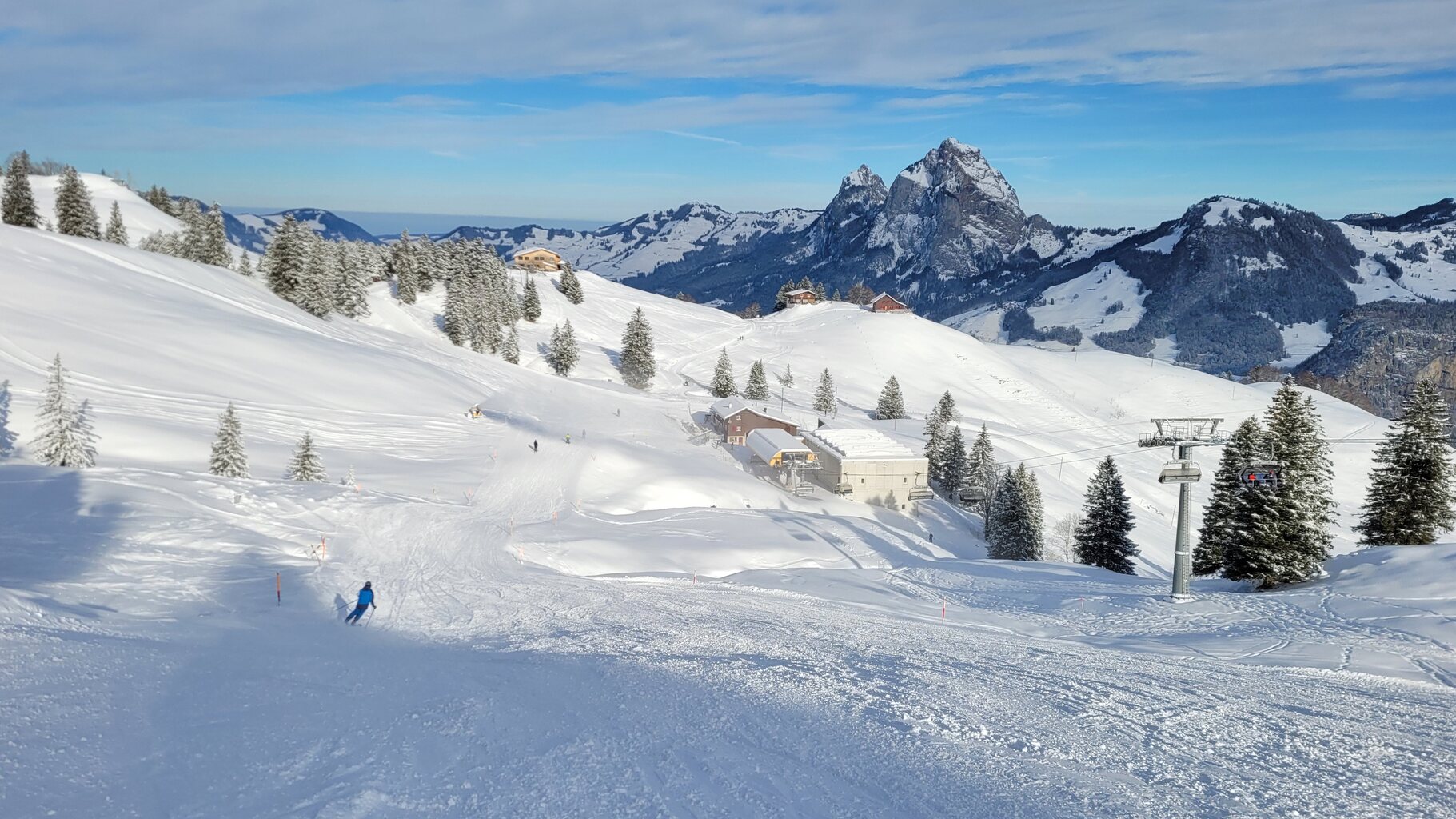 Abfahrt mit Mythenblick