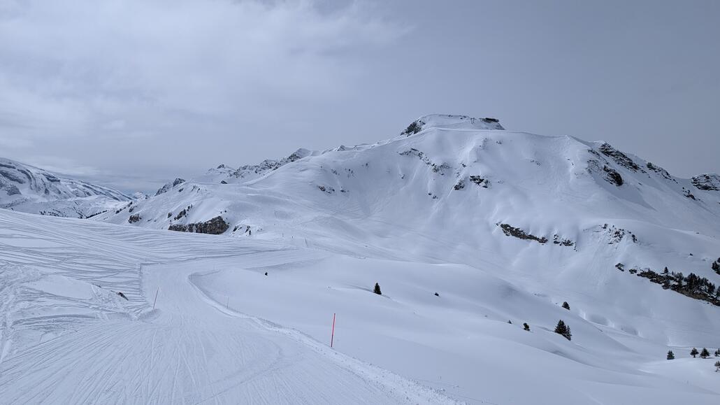Col Portes du Soleil, inzwischen ziehen ein paar Wolken auf, die Sicht ist aber weiterhin super schön!