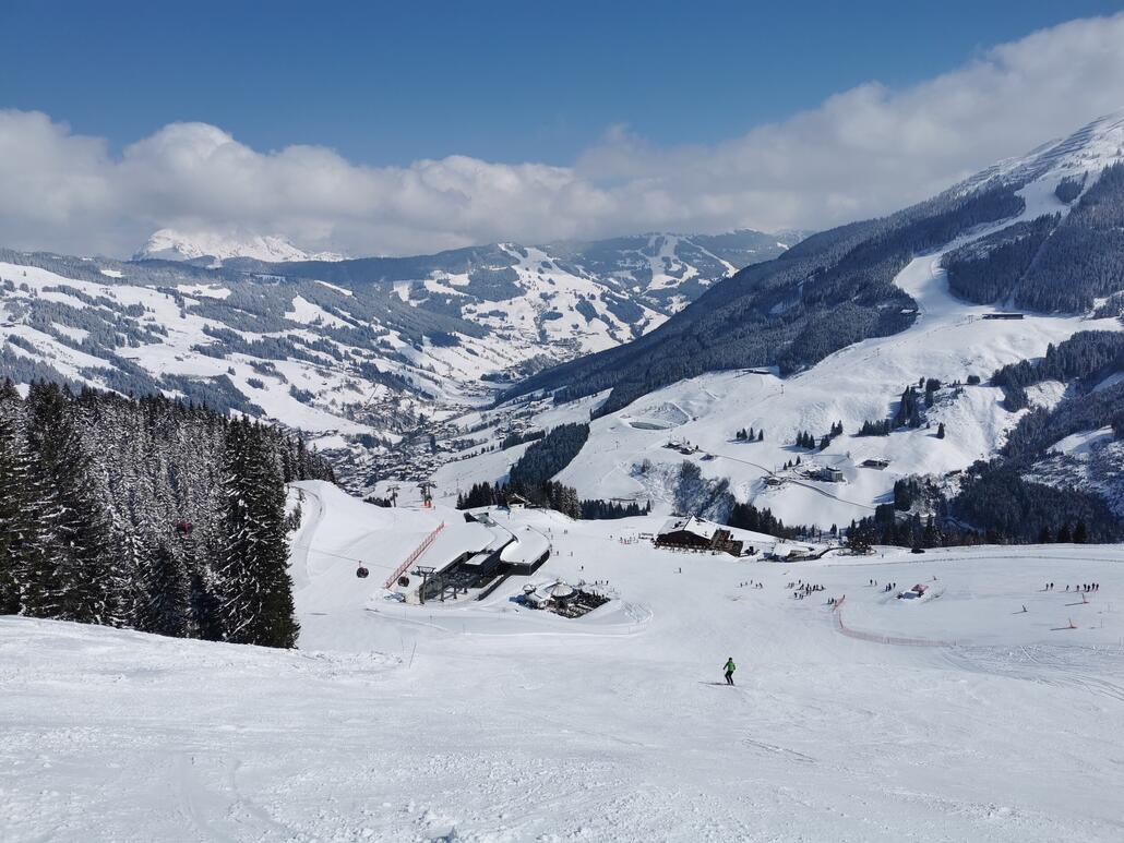 3. Zwölferkogel. Sogar die Weltcupstrecke unterhalb der Mittelstation geöffnet. Die beste Piste des Tages.