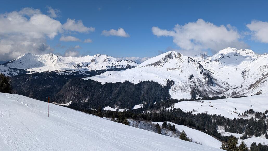 Blick ins Skigebiet Sommand, was nicht zu den Portes du Soleil dazu gehört