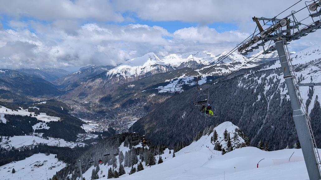 Die Piste nach unten ist nicht wirklich spannend, oben nur ein Ziehweg unten raus aber ganz gut