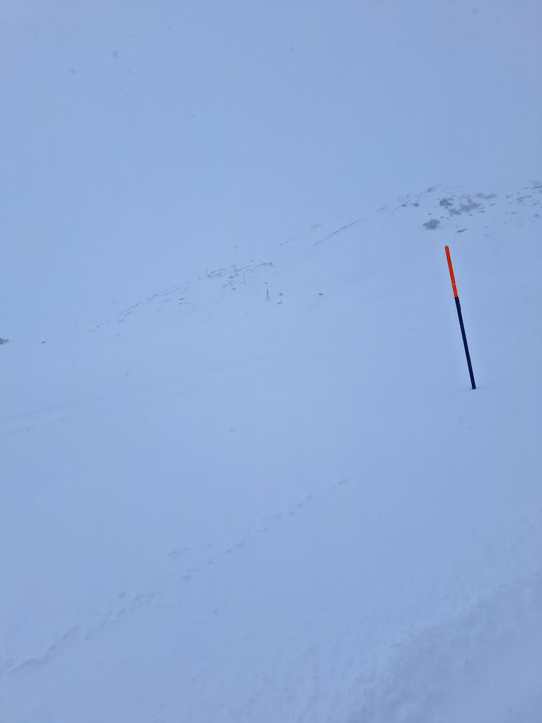 Hier sollte irgendwo die Piste 4 runterführen.