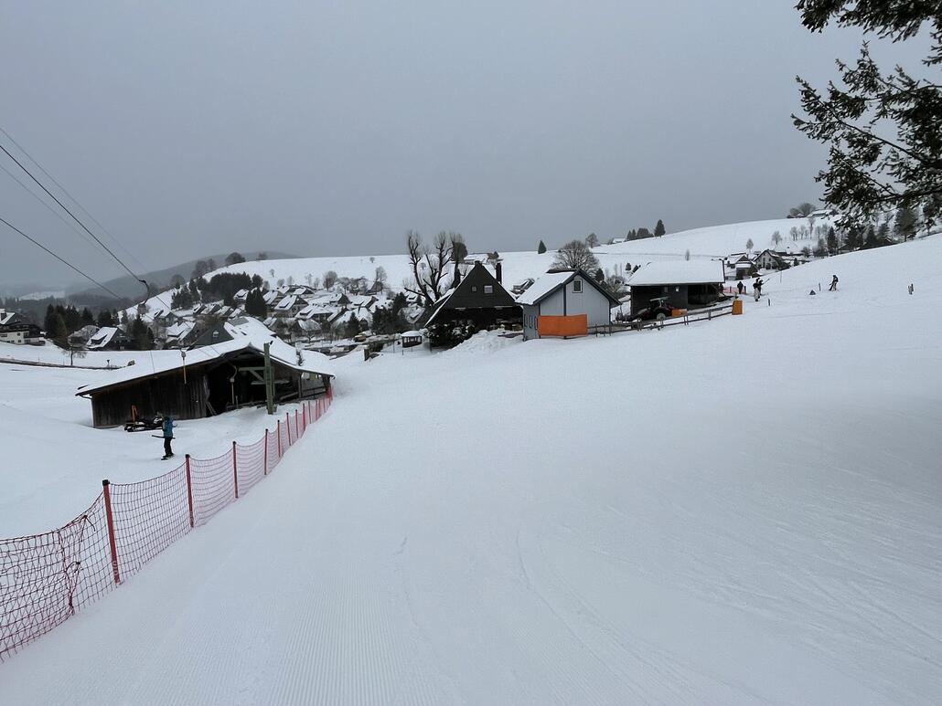 Hoffentlich lohnt sich der Aufwand für alle Betreiber hier, die Schweiz ist leider nicht mehr so spontan und hatte kaum nach den Schneefällen wieder geöffnet.
