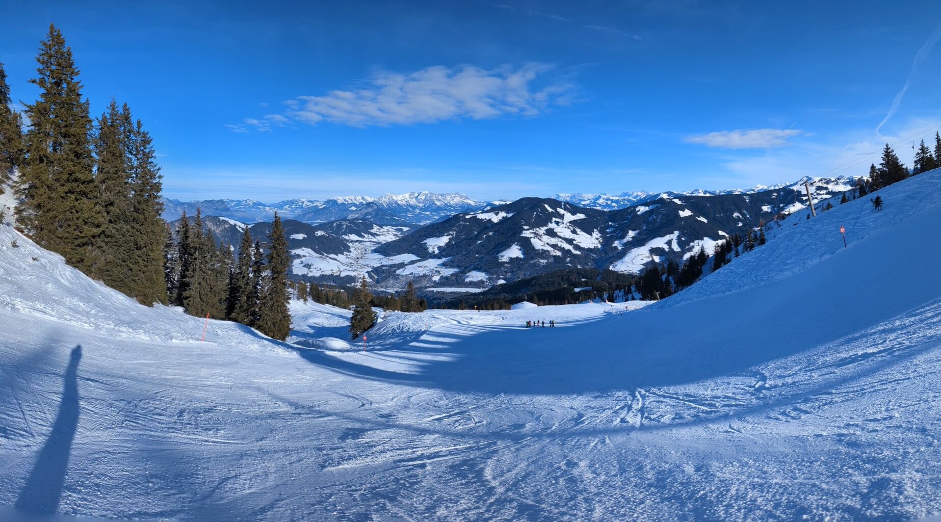 Am versteckten Schlepper mit Blick Richtung Wilder Kaiser
