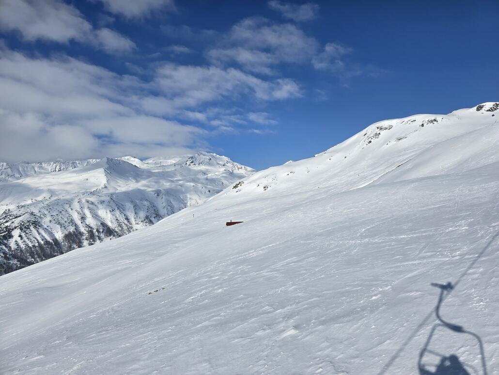 Mittlerweile haben sich die Wolken grösstenteils aus dem Skigebiet verzogen.