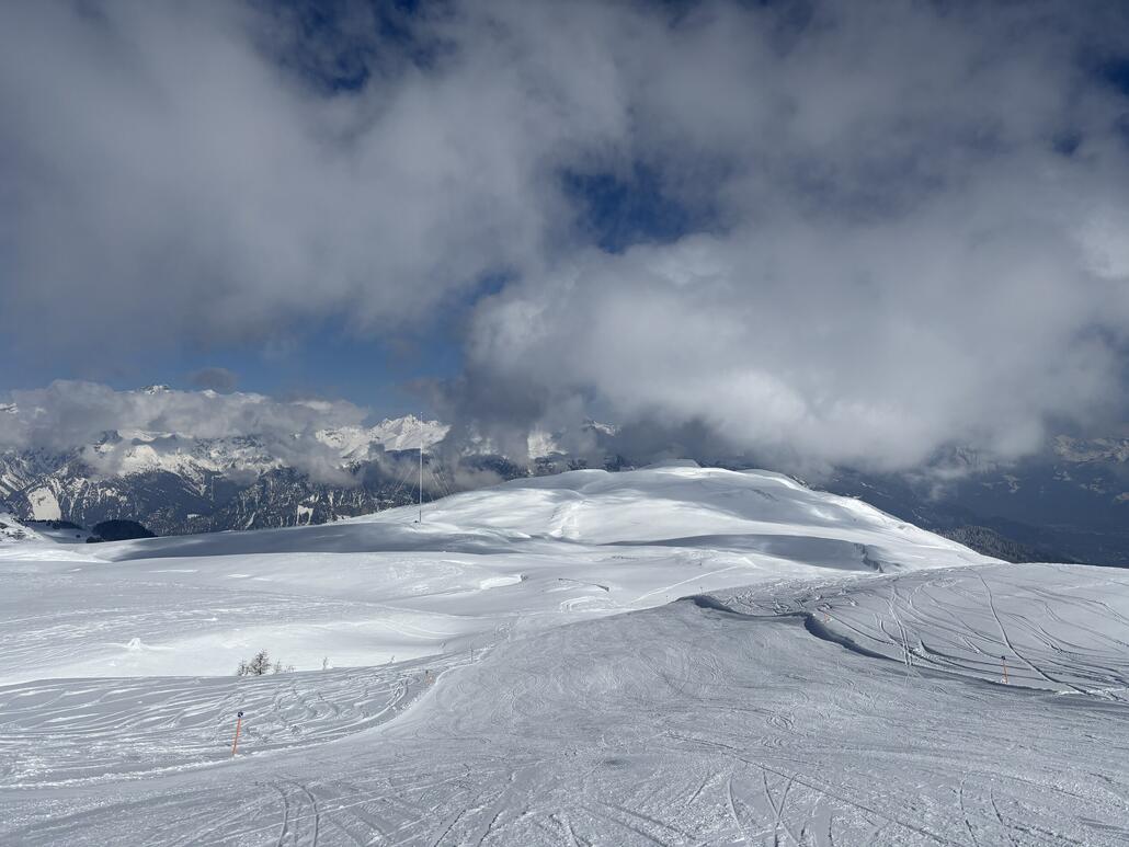 Neue Antenne auf der Hochebene. Weiss gerade jemand zufällig, wozu diese dient?