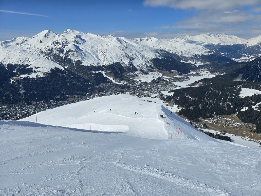 Piste am Bräma. Auf den allerersten Metern ziemlich eisig, die unteeren 2/3 des Steilgangs sind dann aber griffig.