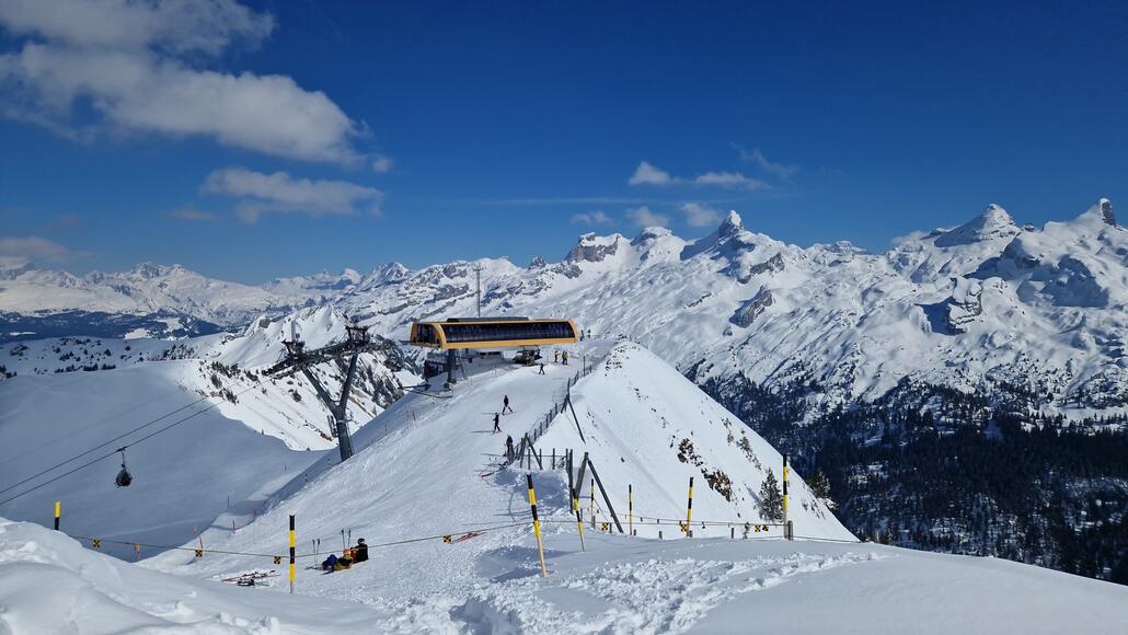 Klingenstock Berstation - ein kurzer Aufstieg zum Gipfel lohnt sich für die Aussicht.