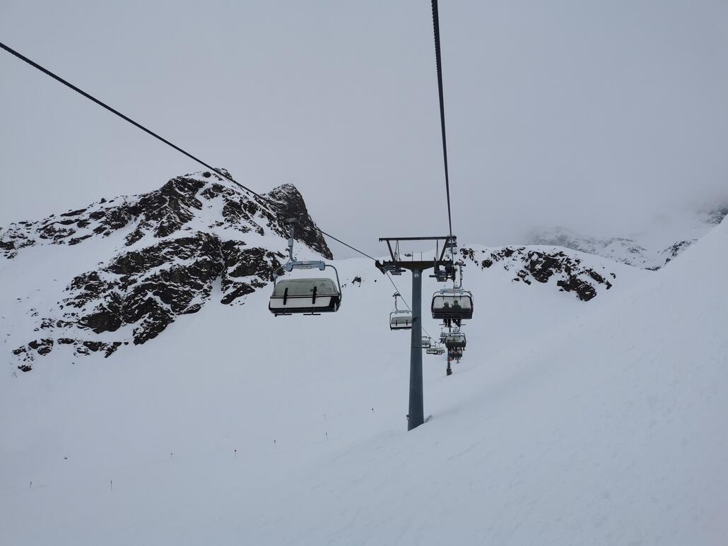 8. In der 3 Seen Bahn. Hier in Kühtai ist die Sicht insgesamt etwas schlechter. Vermutlich weil man hier oberhalb der Baumgrenze fährt.