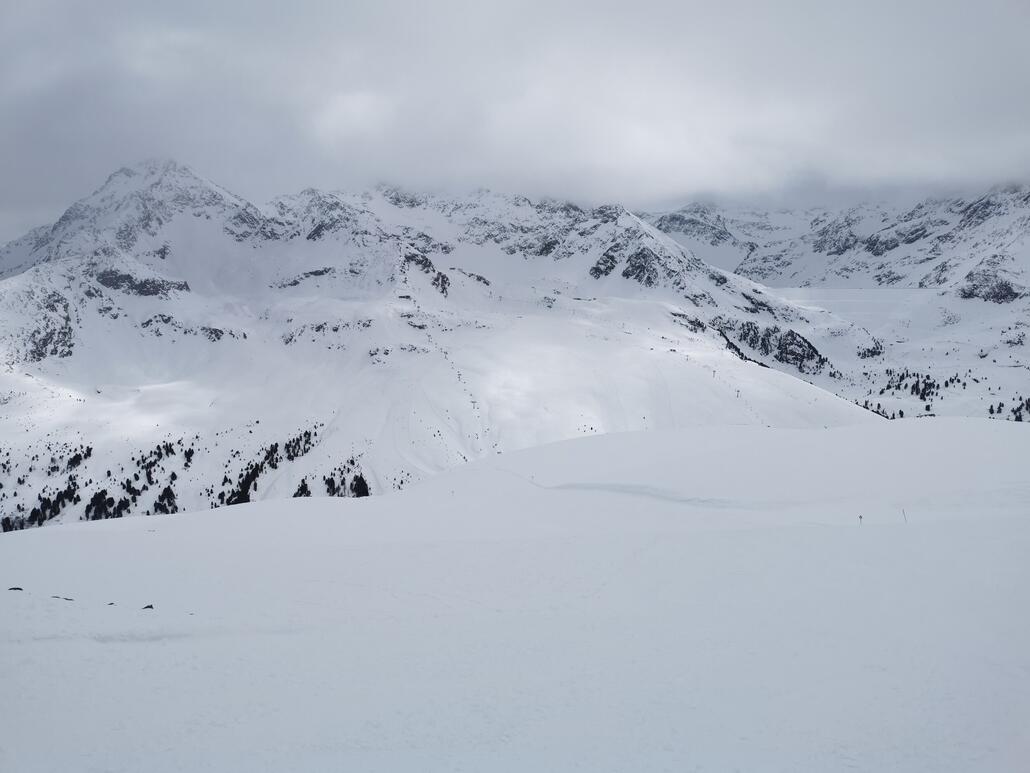 14. Schnee zwar schon bremsig und nass. Aber echt wenig los. Hätte hier Samstags mehr erwartet.