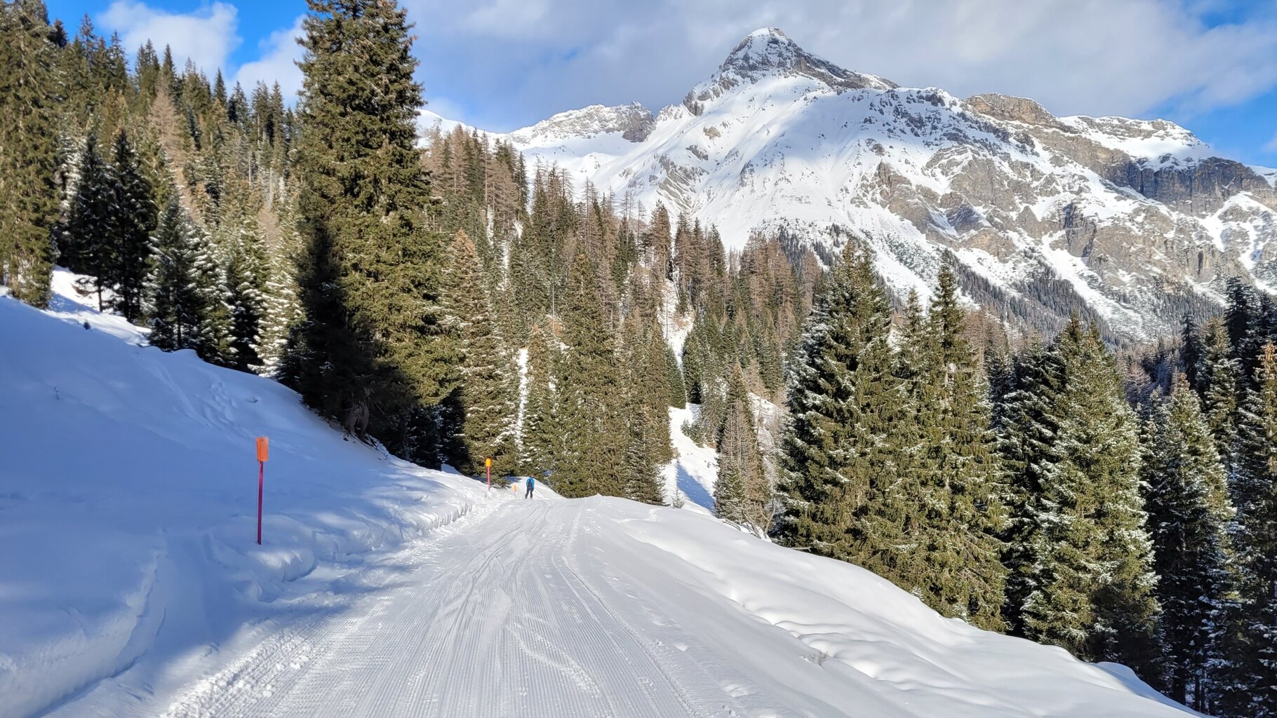Auf der anderen Seite nach der Brücke