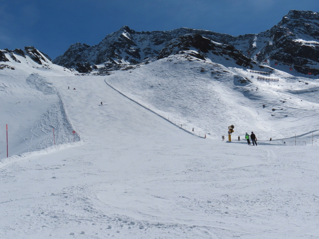 hochalpines Gelände im oberen Bereich
