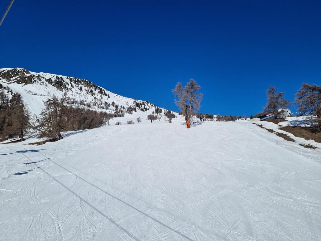 Daher schnell zum nach Osten ausgerichteten Teil in Thyon. Dort firnt es sehr früh wunderbar auf