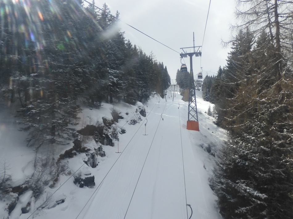 Bergfahrt mit der Hochalmbahn. Hier kreuzen wir die Jackalmlifte.