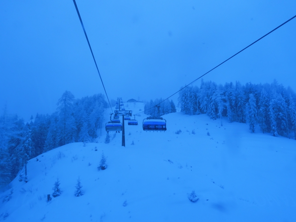 Nach einer Bergfahrt mit der 6EUB Alpendorf geht es weiter mit der 6KSB Obergassalm.