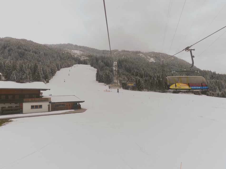Nach kurzer Schibus-Fahrt sitze ich schon in der 6KSB Sunshine Shuttle.