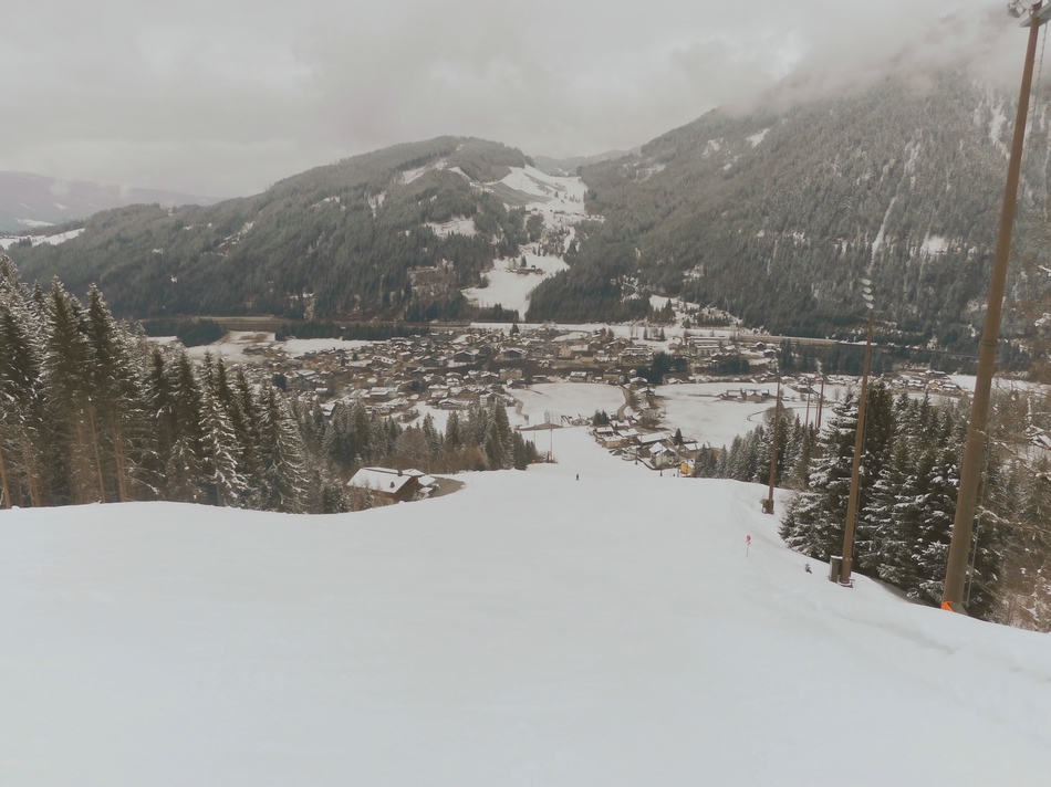 Abfahrt über die Weltcup-Piste nach Flachau