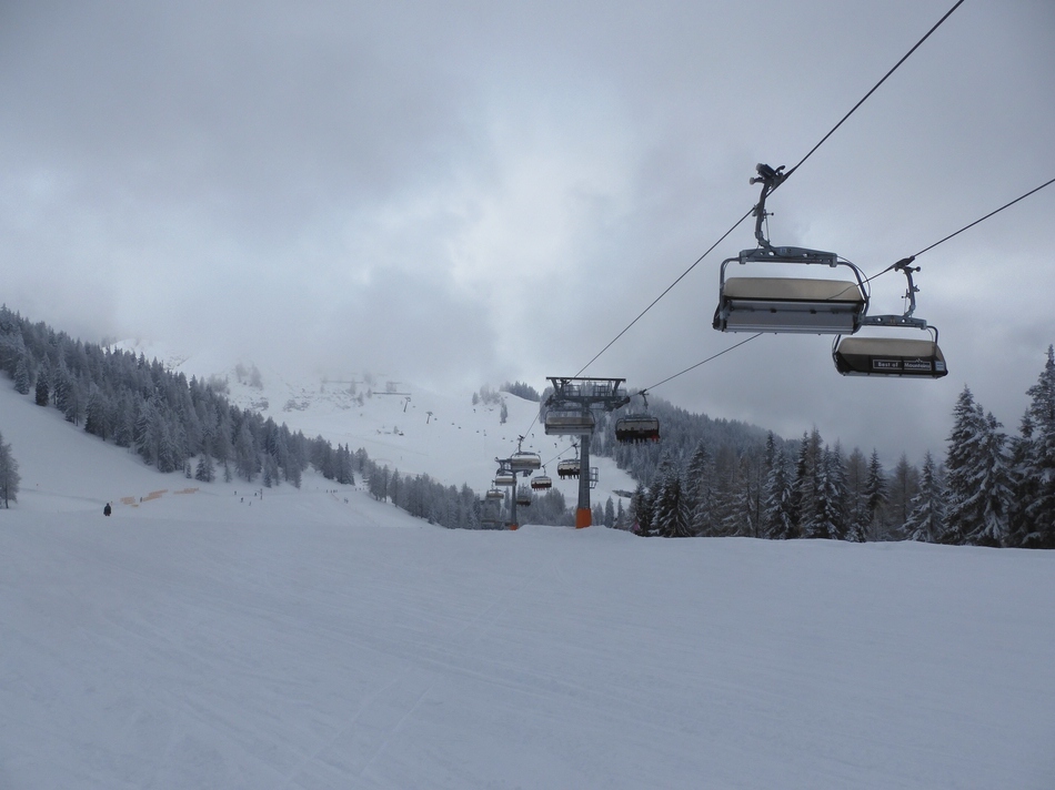 Unter der Hachaubahn am Grafenberg. Kündigt sich am Himmel etwa Wetterbesserung an?