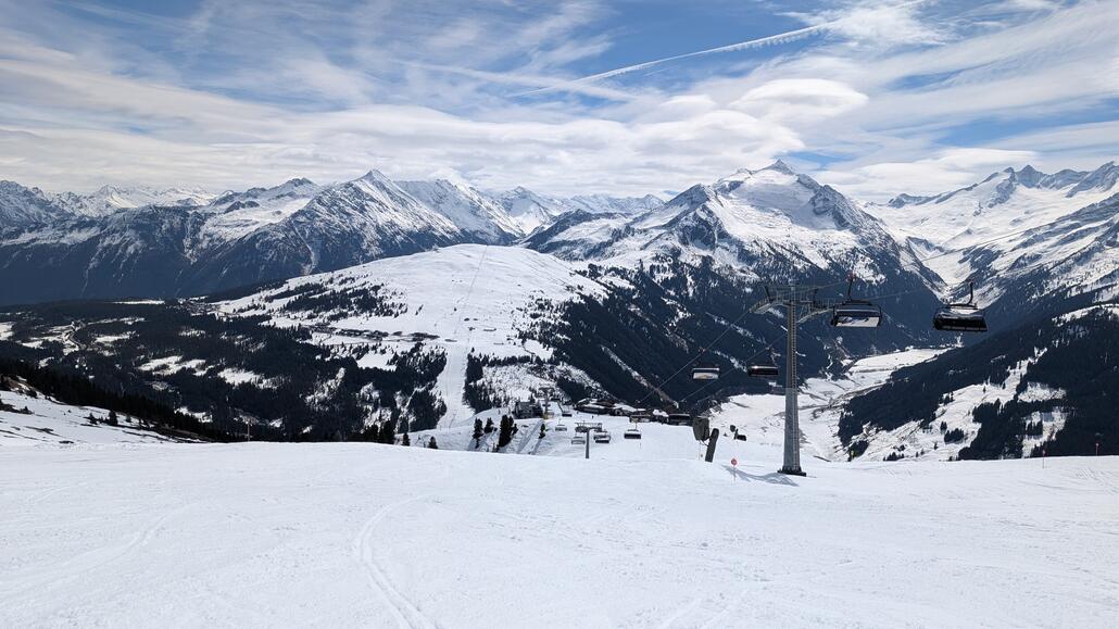 Man muss extrem aufpassen mit dem bremsigen Schnee, hier hat's mich fast nach vorne umgehauen auf einem unbefahrenen Neuschnee Stück