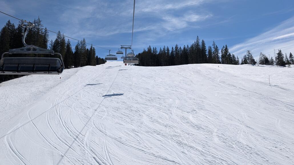 Und im Sektor vom Gerlos Pass ist es nun plötzlich gähnend leer! Die ganzen Dirndl Leute schaffen es wohl nicht bis hier von Zell aus...