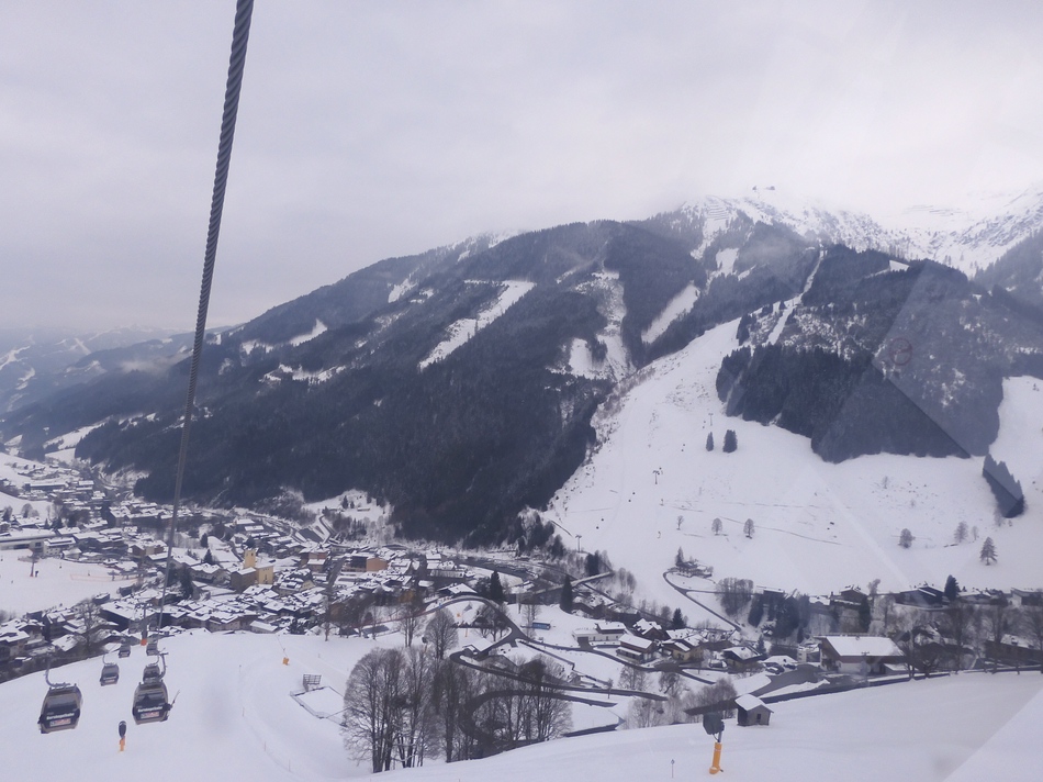 Als nächstes bringt mich die Bernkogelbahn auf den Berg.