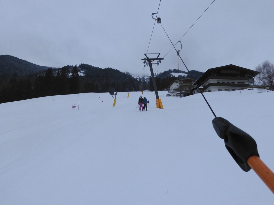 Bergfahrt mit dem Mitteregglift. Hier und beim benachbarten Wieshoflift, der damals noch ein Seillift war, habe ich vor zirka 50 Jahren das Schifahren erlernt.