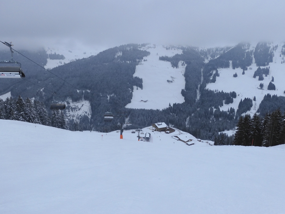 Abfahrt zur Breitfußalm, um danach mit dem Zehner-6er weiterzufahren.
