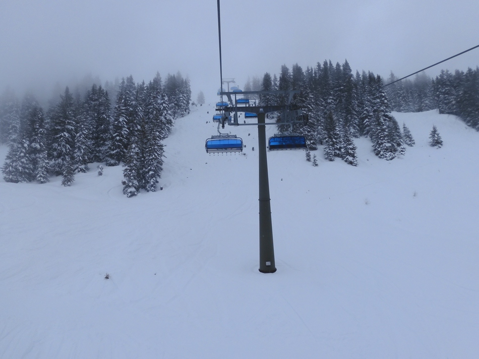 Nun fahre ich wieder zum Schattbergexpress und von dort zur Schönleitenbahn. Mein Schitag ist aber noch nicht zu Ende. Nach einer weiteren Fahrt mit der Schönleitenbahn fahre ich weiter zum Polten-8er