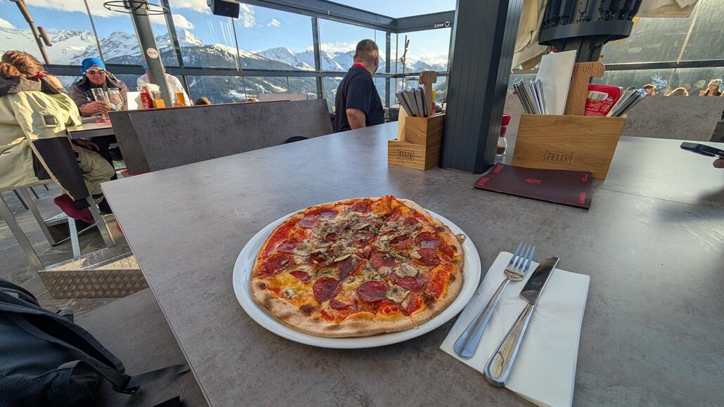 Bis der Bus um 19 Uhr zurück fährt bleibt noch gut Zeit für Panorama Pizza