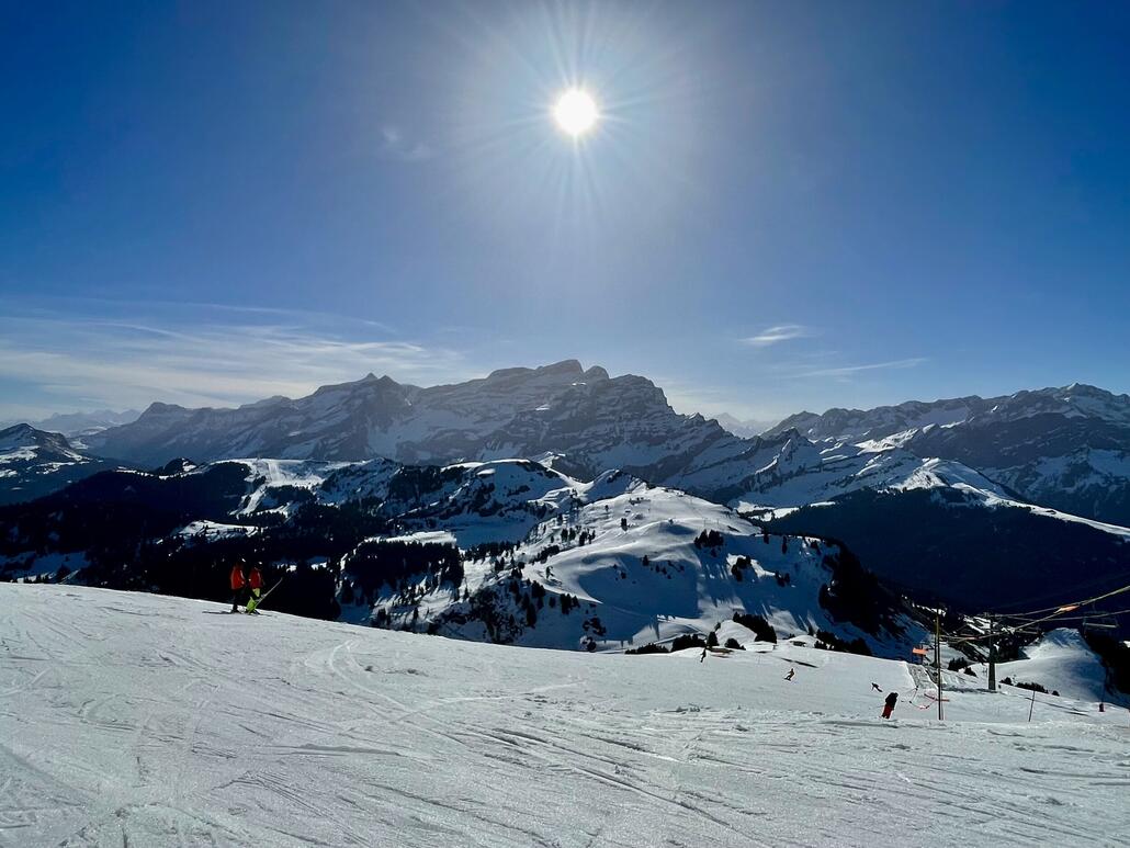 Das Pano ist herrlich, vor allem das Massiv um Glacier 3000.