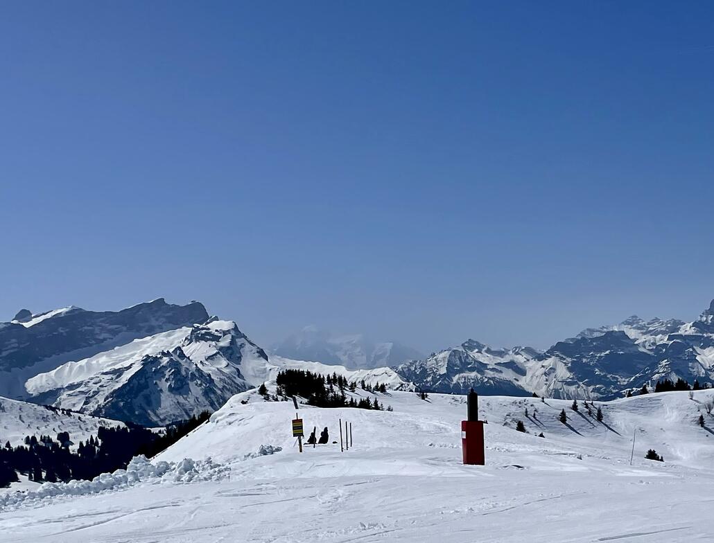 Der Saharastaub kommt, Pisten sind sulzig aber ohne Buckel immernoch angenehm zu fahren.