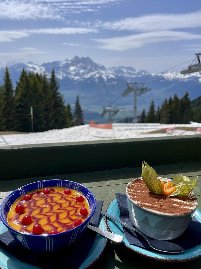 Wir machen auch um 14:00 fertig und geniessen die Aussicht am Roc d‘Orsay, sehr tolle „Rocco Cantina“ hier