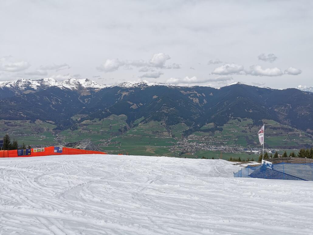 7. Bereits am Nachmittag zurück am Maiskogel. Die Piste hier ein Sulztraum. Perfekt zum surfen. Und 90% der anderen Leute fahren mit der Gondel runter.