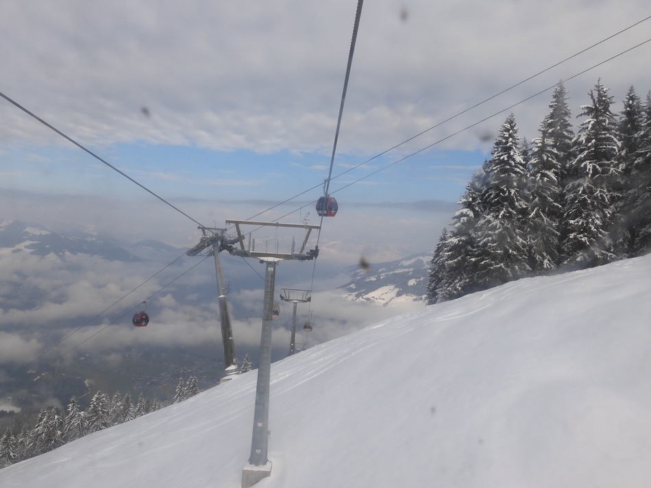 Bergfahrt mit der Alpenrosenbahn