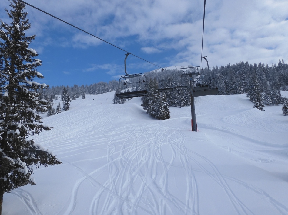 4SB Gampenkogel Bei dessen Bergstation habe ich aktuell ein Ende der Skiwelt erreicht. Die KiWest Gondelbahn ist nicht in Betrieb.