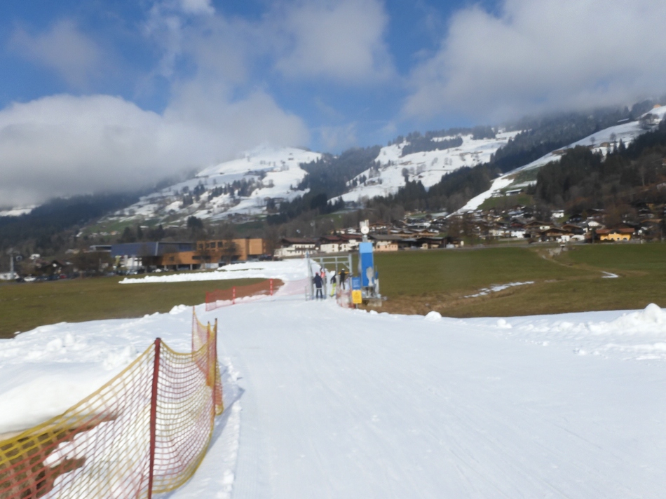 Nun benötigt man noch einen Seillift um zu den Talstationen der Gondelbahnen zu kommen.