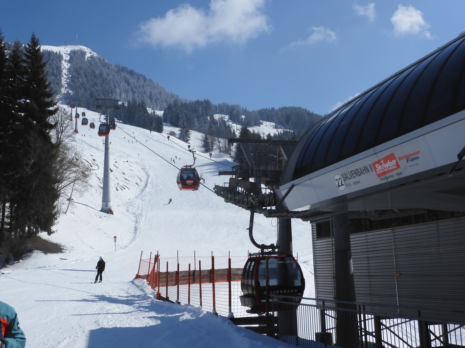 Die Talabfahrt nach Hopfgarten ist leider geschlossen. So fahre ich gleich mit der Salvenbahn 2 auf die Hohe Salve.