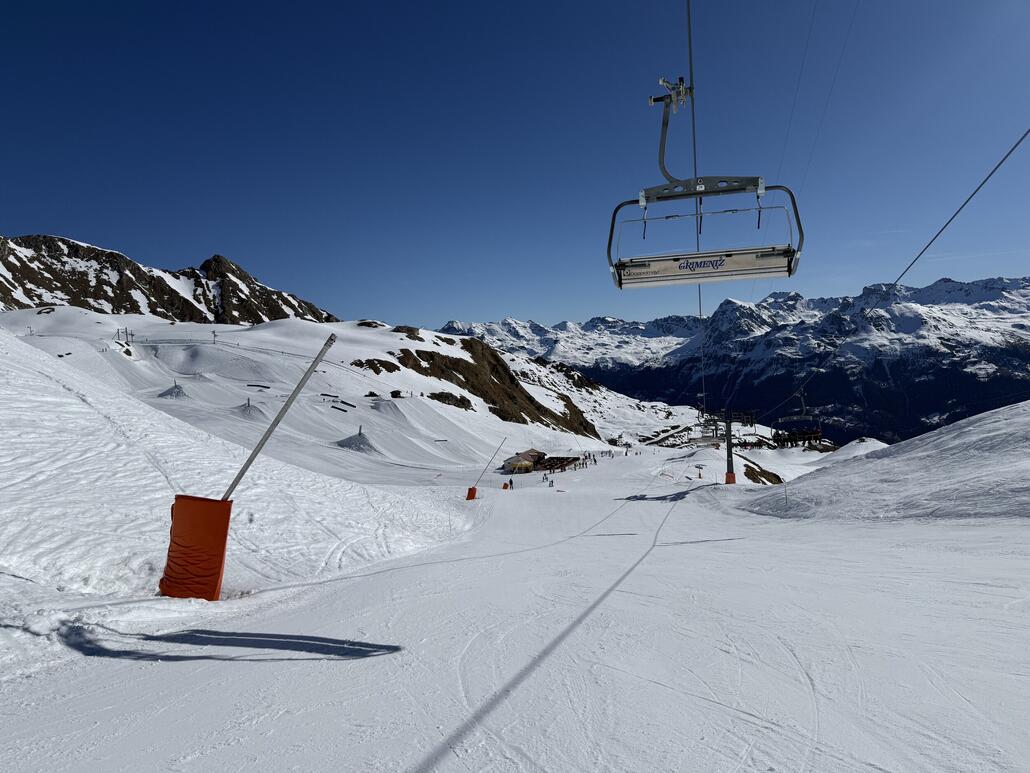 Auch die blaue «Tsarva» unterhalb vom gleichnamigen 6-KSB noch recht leer.