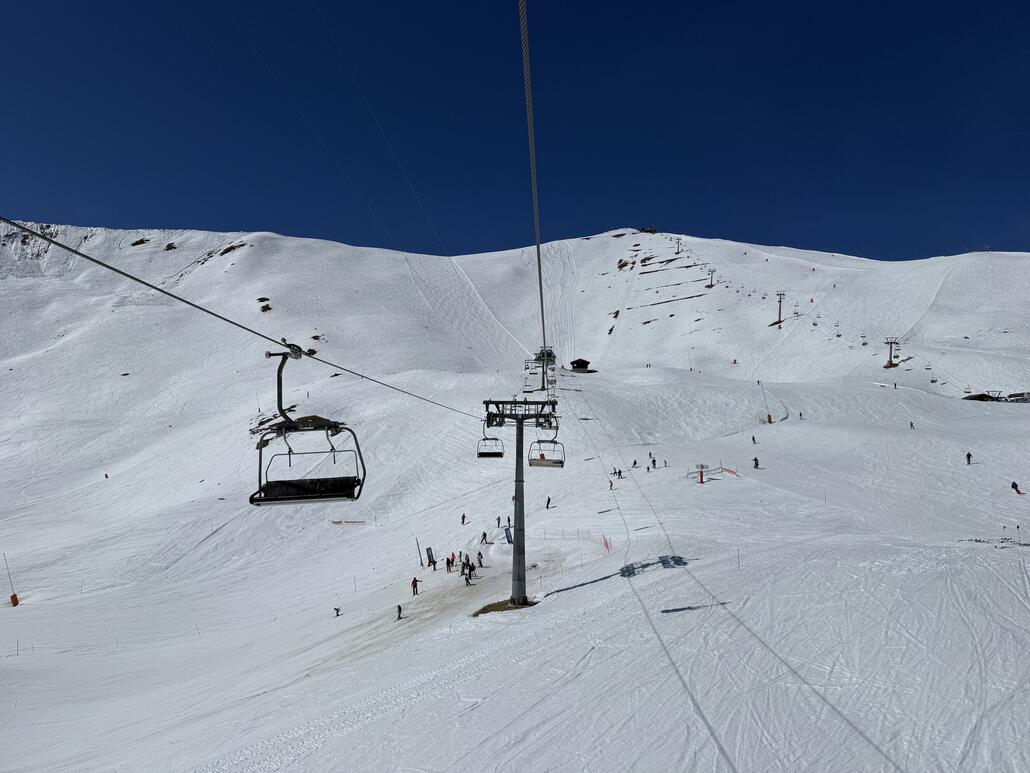 4-KSB «Chiesso» erfordert auch bis 5 min Wartezeit, läuft aber zügig, und es wird sogar mit der Fahrtwind ein wenig frisch.
