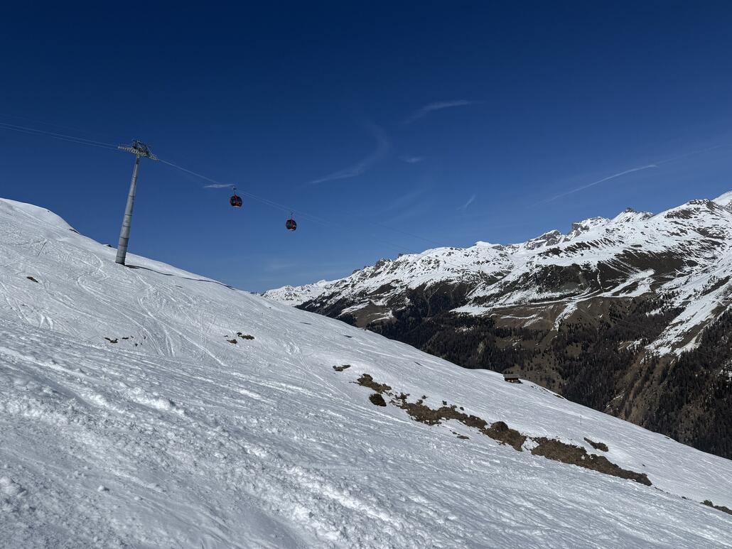 ...mit Blick auf dem recht neuen D-Line 10-EUB aus Zinal kommend.