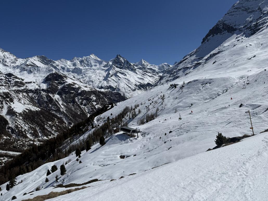Und tatsächlich liess sich die Skiroute angenehmer als so manche Piste fahren. Der Schnee war deutlich angenehmer wie aufgeweichter Firn statt Sulz.