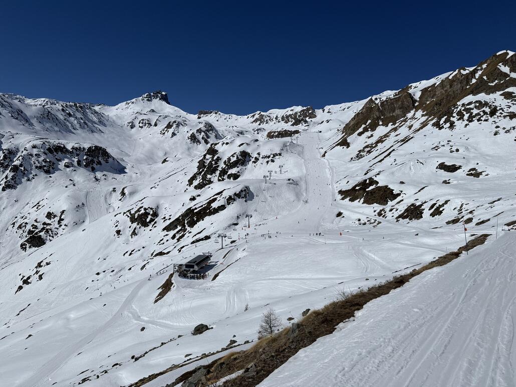 Auch an der 6-KSB «Tsarva» ist man nicht allein.