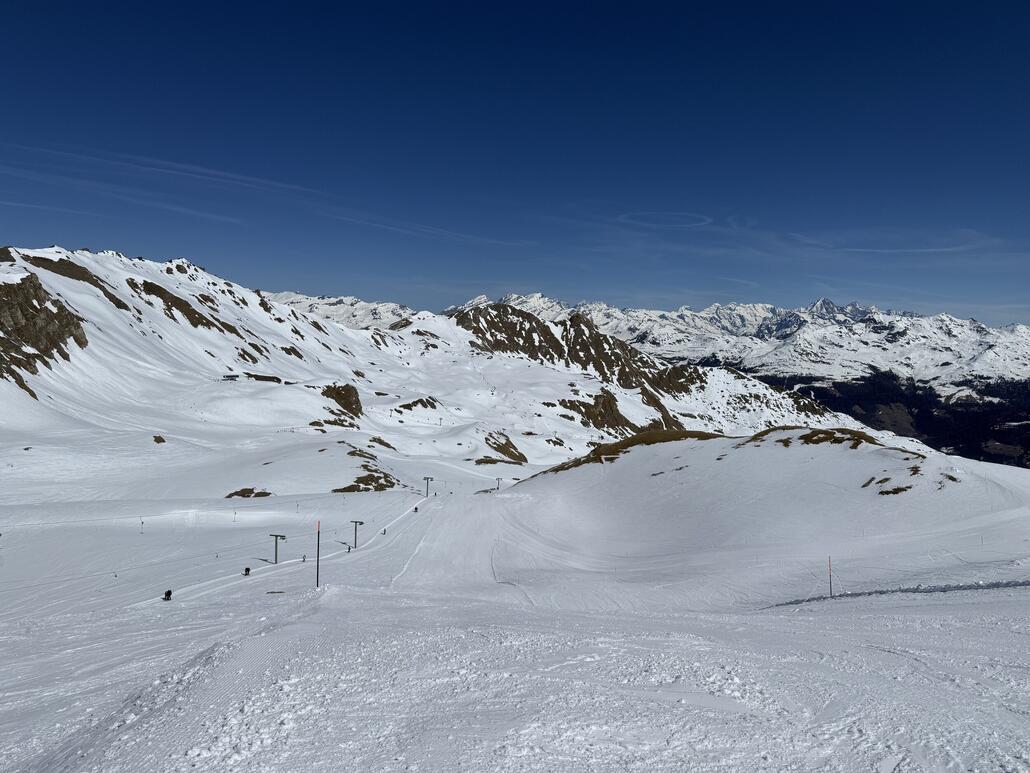 Anschliessend fahren wir wieder mehrmals am 2-SL «Becs de Bosson». Die eindeutig bessere Wahl! Wenn auch hier mehr los als gestern.