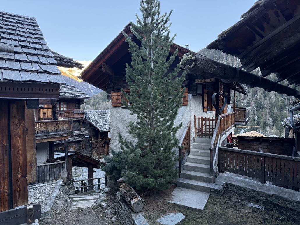 Der alte Kern von Grimentz ist recht verwinkelt und man entdeckt immer wieder neue Häuser und Gässchen.