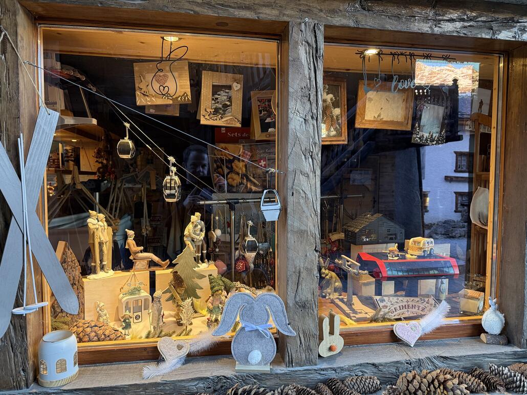 Ein Dekorierungsshop mit Seilbähnchen darf nicht fehlen.